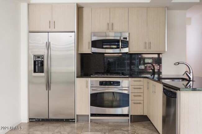 Building Photo - 7117 E Rancho Vista Dr