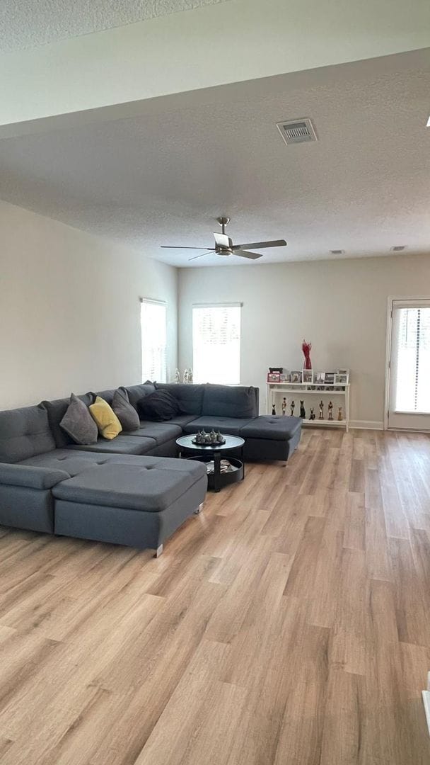 Foto del edificio - Beautiful 3 Bedroom, 3 Bathroom Home for Rent