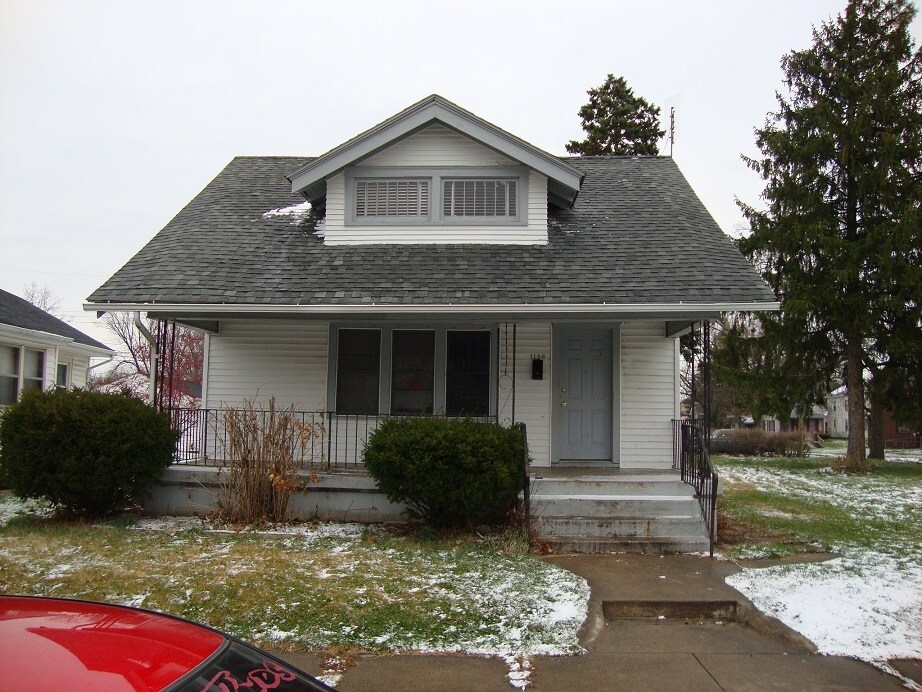 Building Photo - 1106 College St
