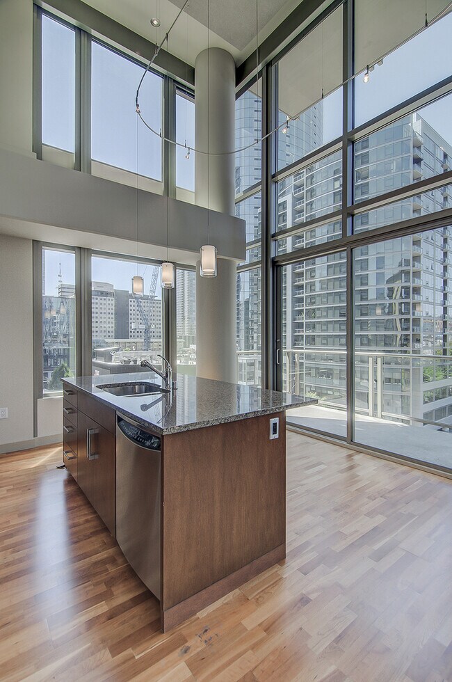 Foto del edificio - Great 2bd/2ba modern town home located in the center of South Lake Union W/S/G and ( 2) parking s...
