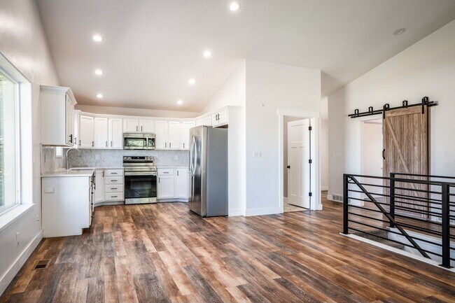 Building Photo - 694 S Slate Canyon Dr