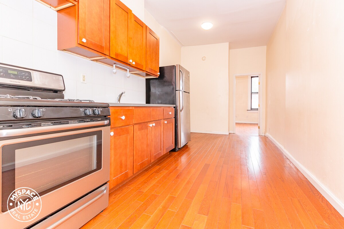 Foto principal - 781 Franklin Ave