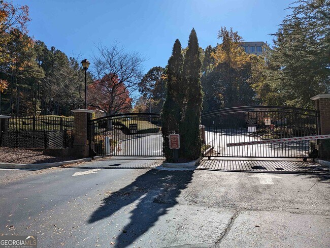 Foto del edificio - 1250 Parkwood Cir SE