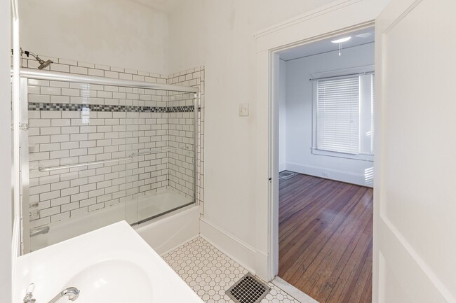 Foto del edificio - Beautiful 2 bedroom 1 bathroom for rent!