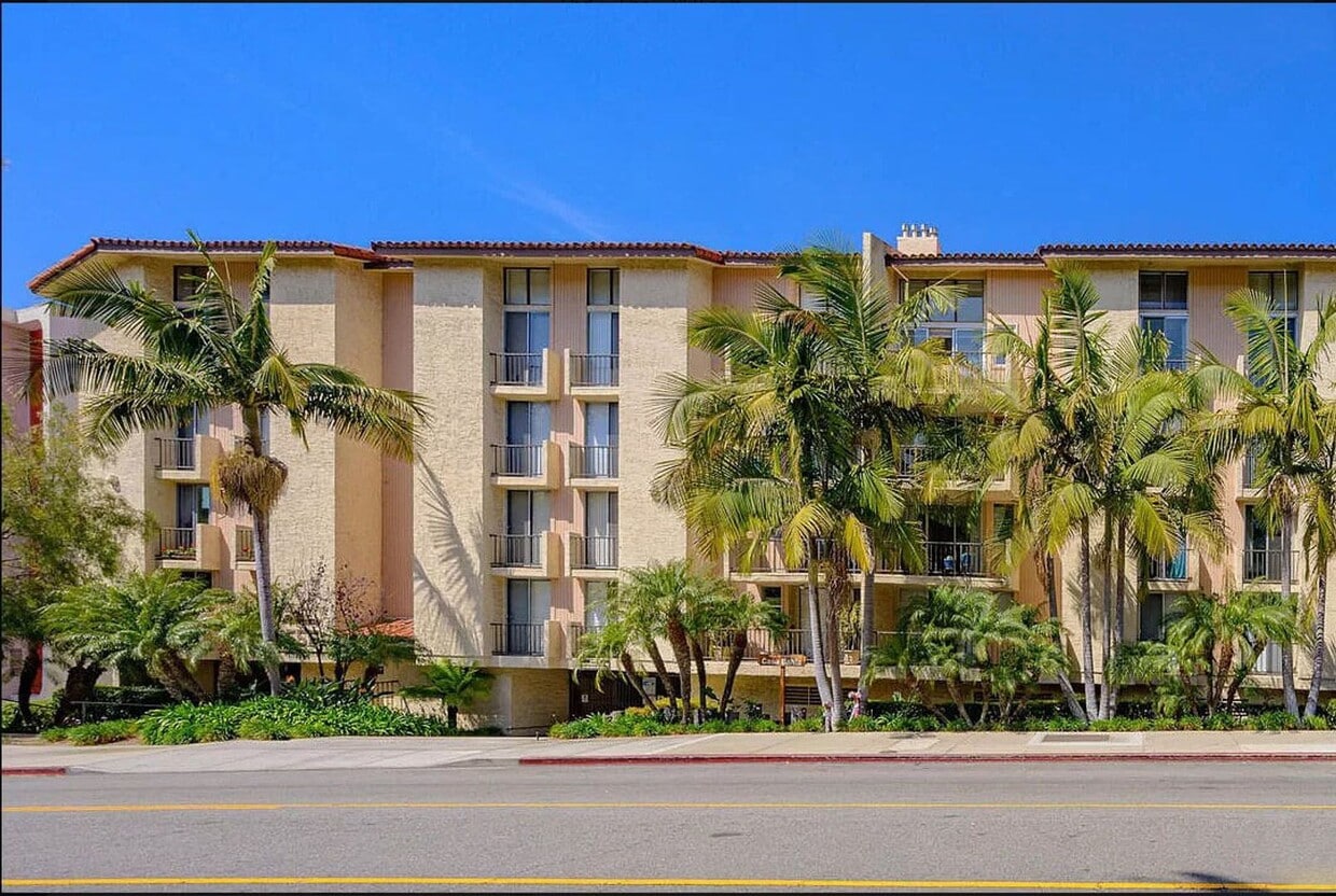 Primary Photo - 2 Bed, 2 Bath Condo on the Esplanade
