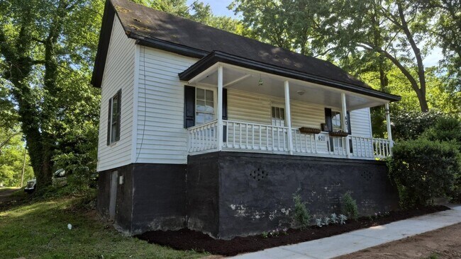 Building Photo - 401 Gardner St