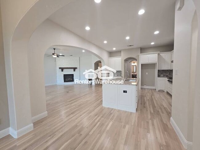 Foto del edificio - FOR RENT - MOVE IN READY in the highly sou...
