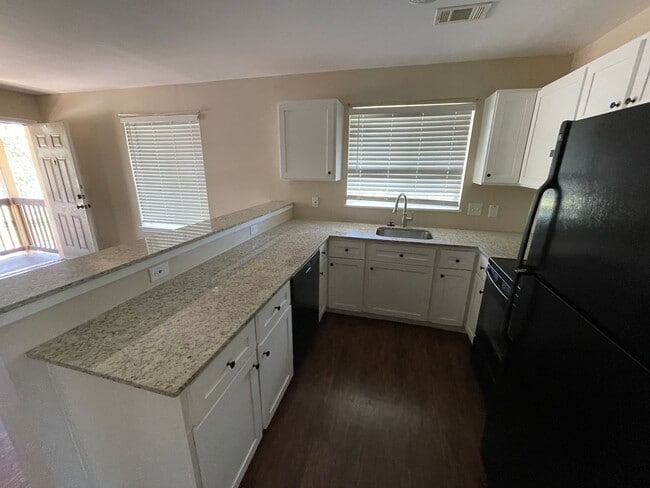 Building Photo - 413 Lion Dr