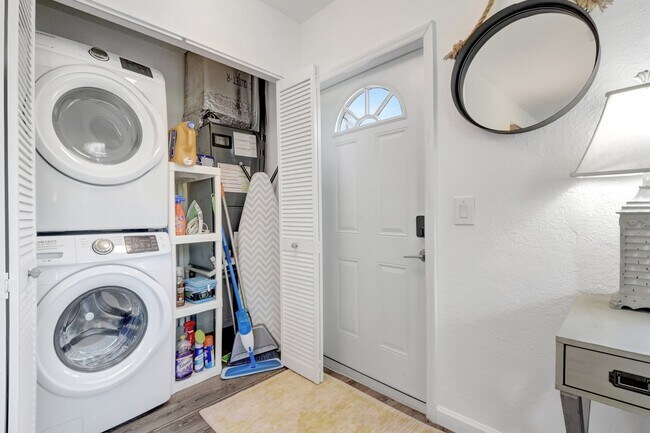 Foto del edificio - 422 N H St