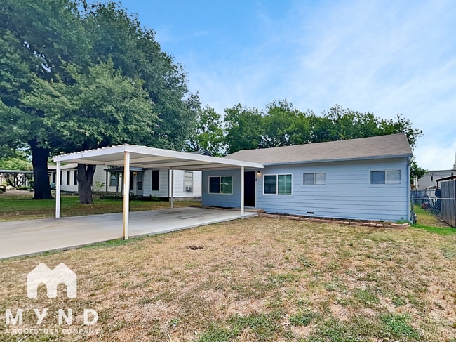 Building Photo - 110 N Redford Ln