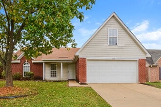 Building Photo - 1813 Cherry Creek Dr