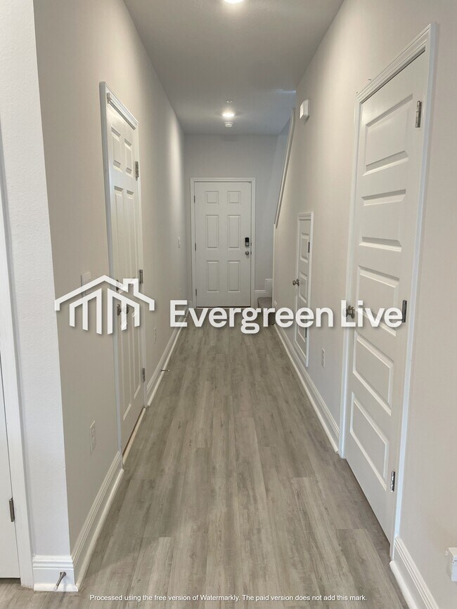 Foto del edificio - 9795 Fowler Ave