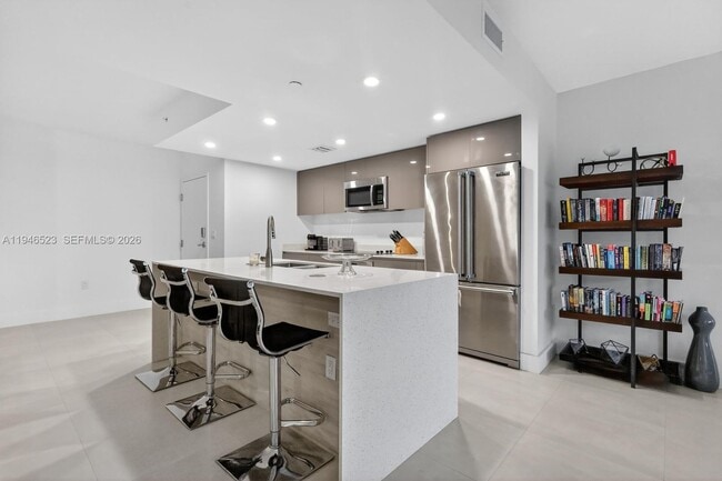 Foto del edificio - 13800 Highland Dr