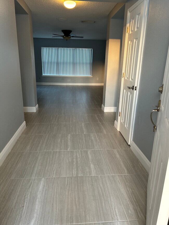 Foto del edificio - 2154 W Firwood Dr