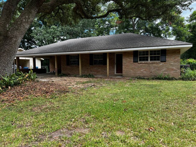 Building Photo - 3 Bedroom, 2 Bathroom, Brick home, Carport...
