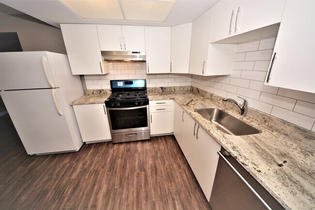 Building Photo - 9422 S 78th Ct