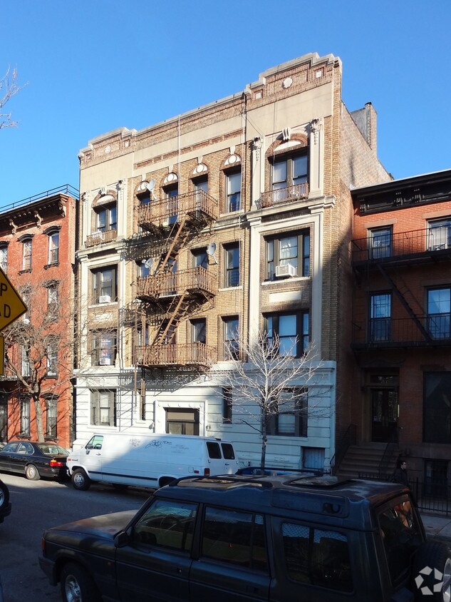 Building Photo - 485 Pacific St