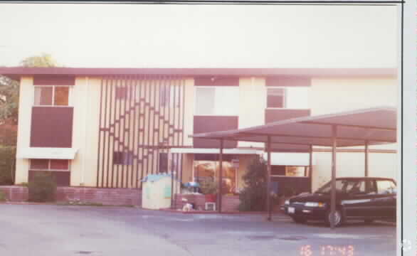 Building Photo - 917 S Livermore Ave