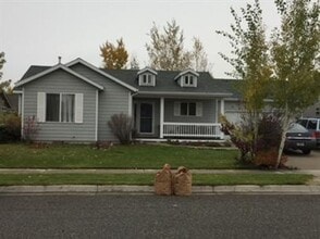 Building Photo - 420 Mineral Ave