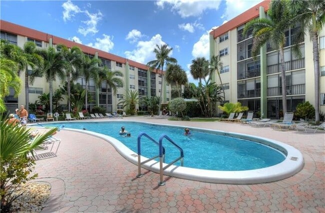 Foto del edificio - 5300 NE 24th Terrace