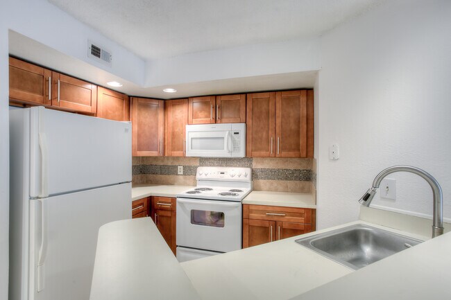 Kitchen - 663 Vista Isles Dr