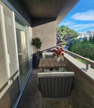 Interior Photo - 1310 Wellesley Ave