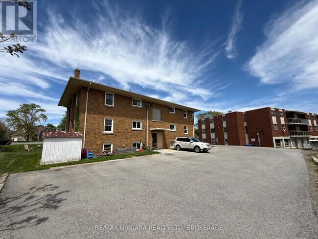 Photo du bâtiment - 9-9 Riverview Blvd