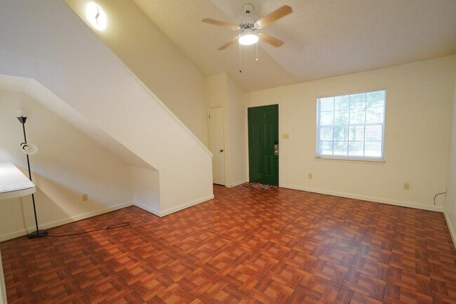 Foto del edificio - 2335 Parrot Ln