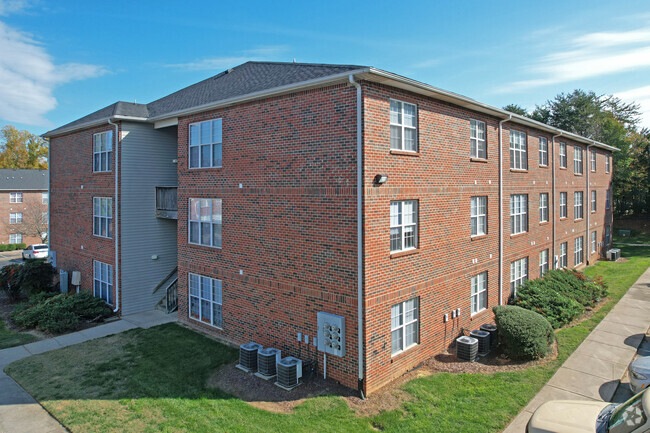 Grand Summit Apartments Greensboro