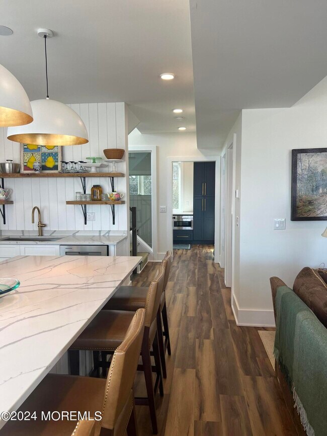 Building Photo - 276 Bayside Dr