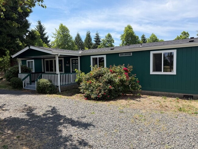 3-bedroom 2 bath house in Springfield! - 3-bedroom 2 bath house in Springfield!
