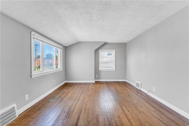 Building Photo - 15102 Edgewood Ave