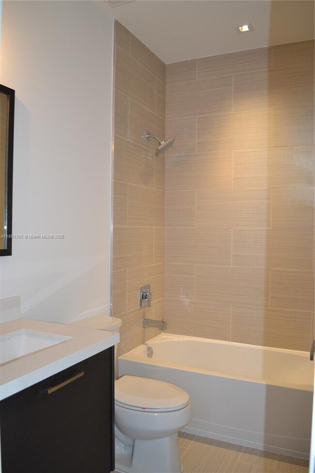 Foto del edificio - 9117 NW 33rd St