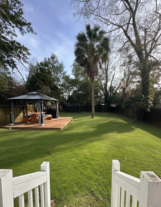 Private backyard with a new deck and storage - 3704 Riviera Rd