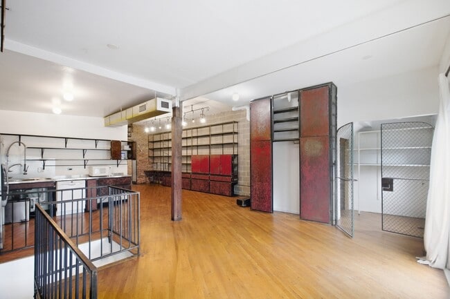 Building Photo - 1111 W Randolph St