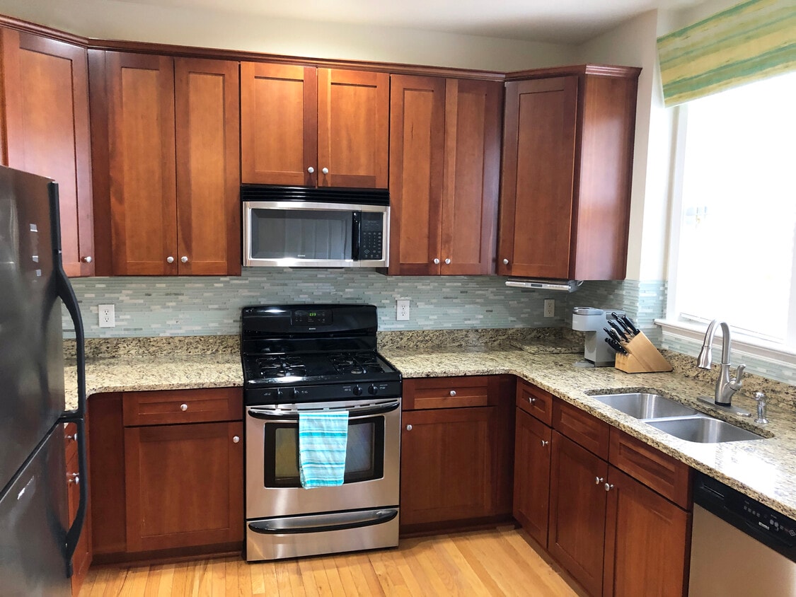 Fully equipped kitchen - 100 Melbourne Park Cir