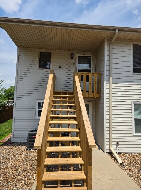 Stairs to front door - 1923 NW Hickory Ln