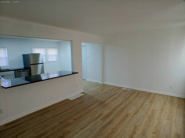 Foto del edificio - Beautiful 4 bedrooms and 2 full baths with vanity in a beautiful house at Longwood Ave Kansas Cit...