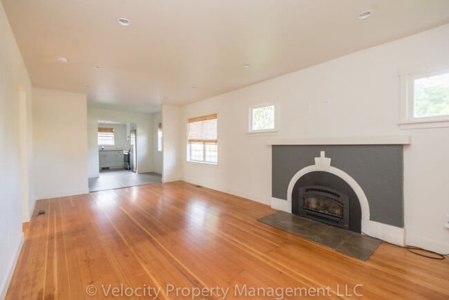 Building Photo - Charming Westside Bungalow Blocks from Dow...