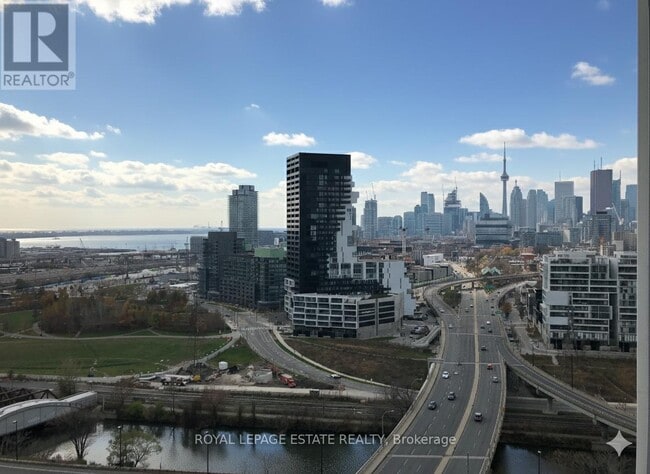 Photo du bâtiment - 15 Baseball Pl