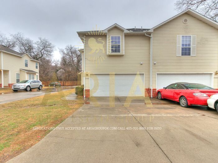Foto principal - Amazing 3 Bed/ 2.5 Bath/ 2 Car Garage Cond...