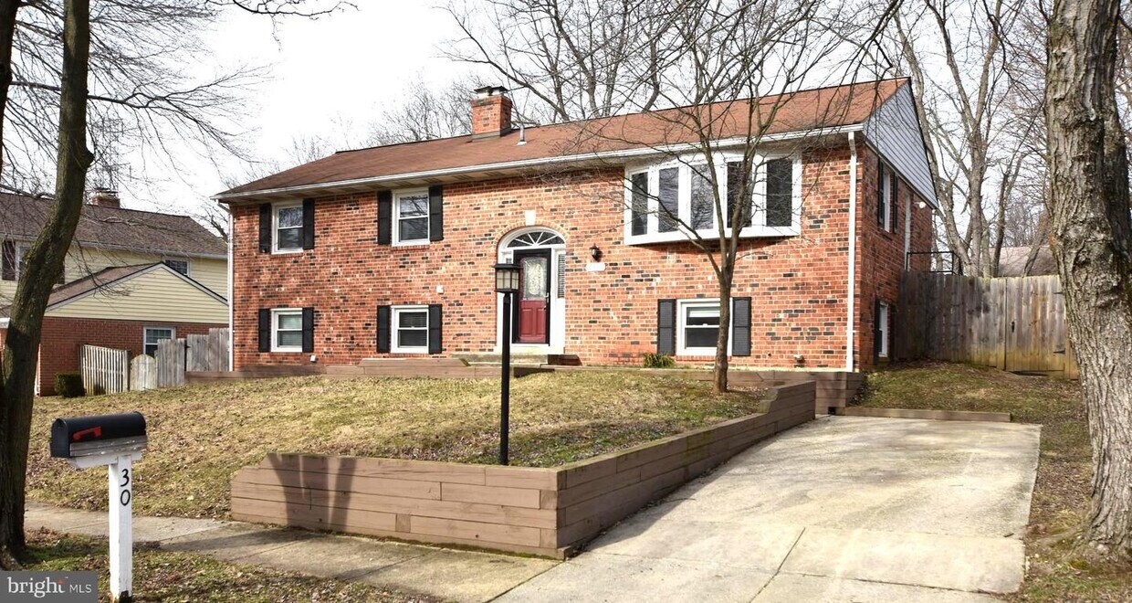 Primary Photo - 30 Laughton St