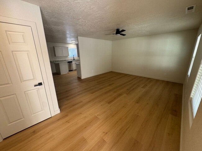 Building Photo - 75 E Roundy Mountain Rd