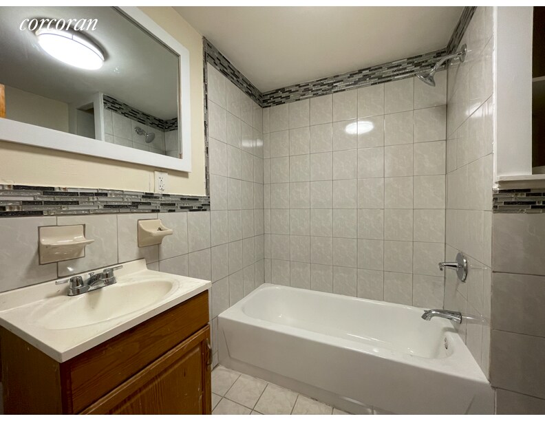 Building Photo - 643A Greene Ave Unit #4