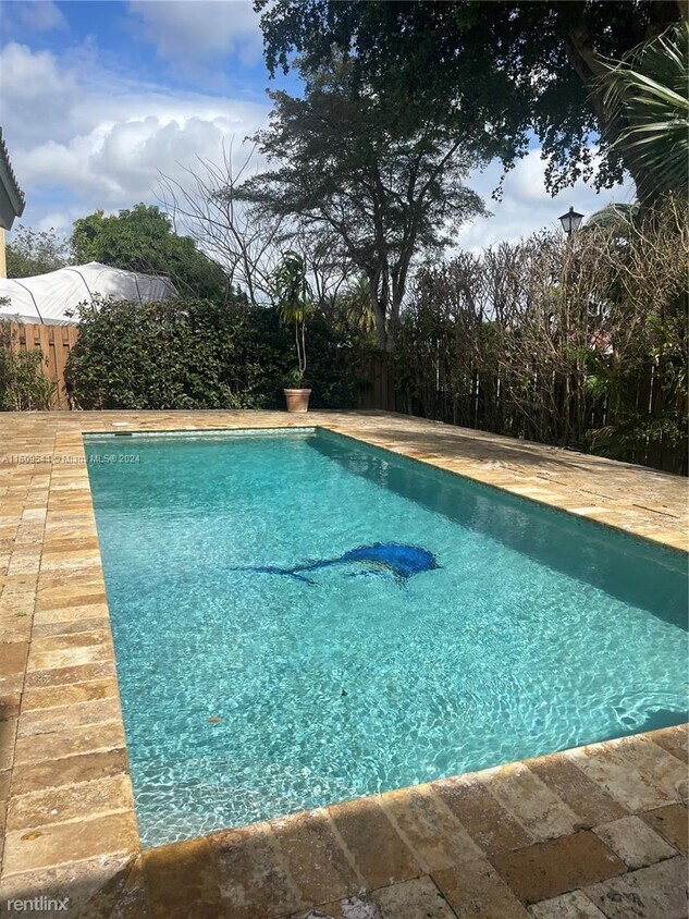 Foto principal - 3 br, 2.5 bath House - 9913 SW 147th Ct # 0