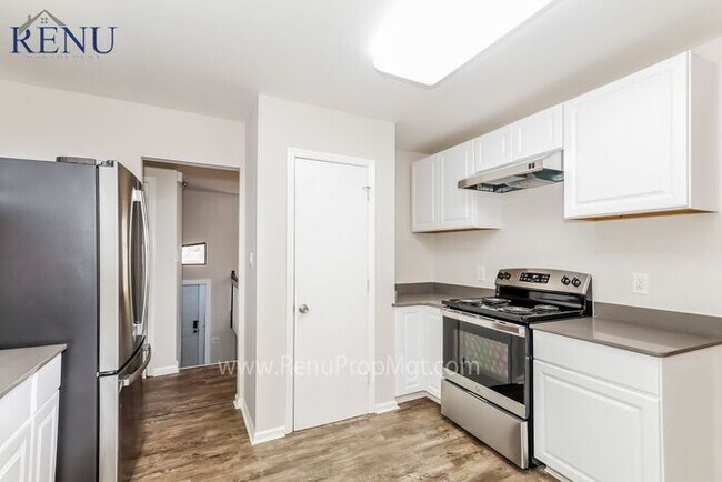 Foto del edificio - Now Available!