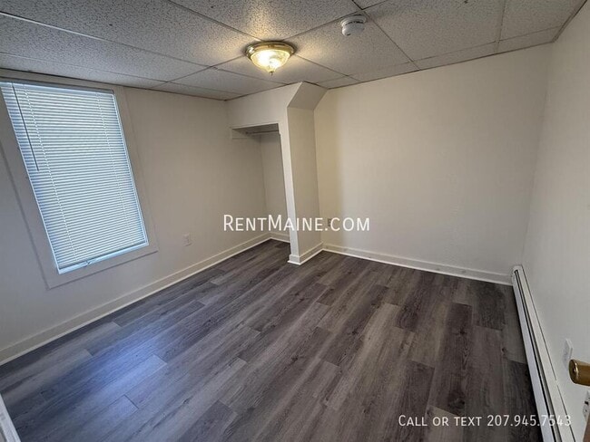 Building Photo - 160 Grove St