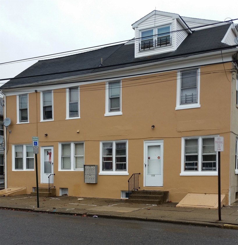 761 Columbus Ave Unit 761 C, Phillipsburg, NJ 08865 Room for Rent in