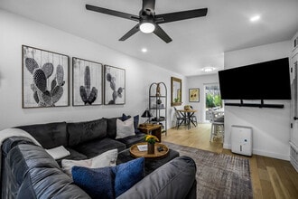 Building Photo - 3806 Southridge Dr