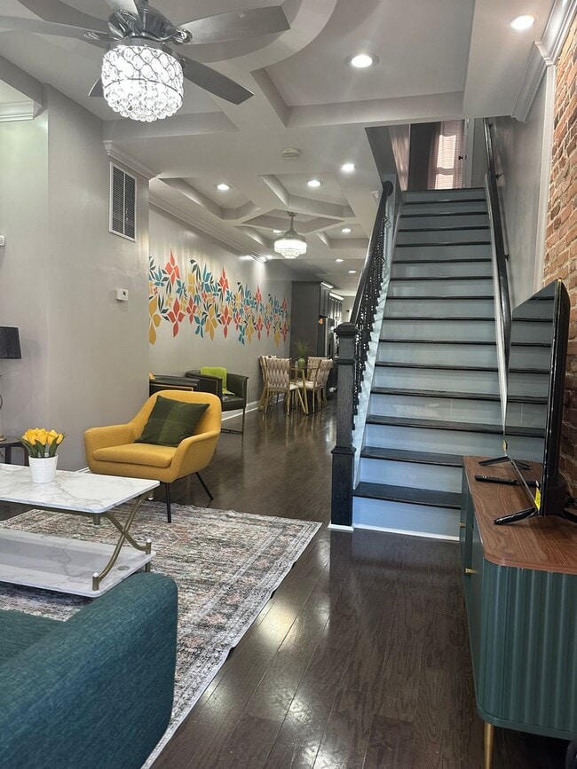 Photo - Fully Furnished! Spacious Rooms! Modern De... House